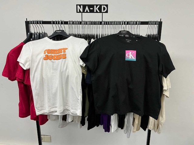 Partij diverse tommy jeans & calvin klein jeans dames t-shirts (72x) - afbeelding 28 van  32