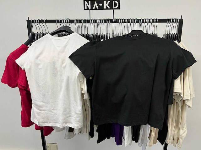 Partij diverse tommy jeans & calvin klein jeans dames t-shirts (72x) - afbeelding 29 van  32