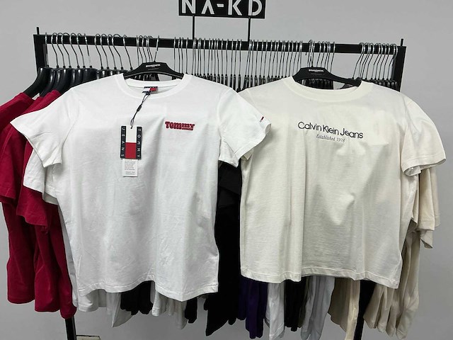 Partij diverse tommy jeans & calvin klein jeans dames t-shirts (72x) - afbeelding 32 van  32