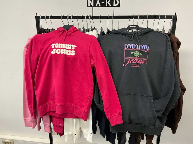Partij diverse tommy jeans dames hoodies (26x) - afbeelding 10 van  14