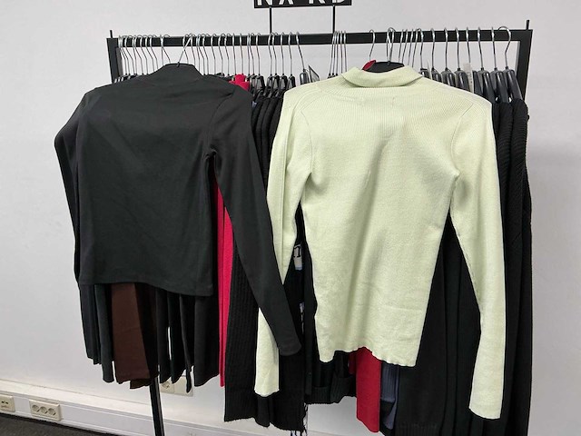 Partij diverse tommy jeans/calvin klein dames truien (51x) - afbeelding 2 van  31