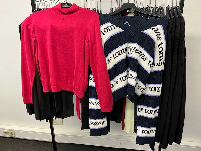 Partij diverse tommy jeans/calvin klein dames truien (51x) - afbeelding 5 van  31