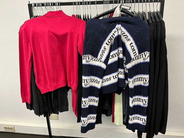 Partij diverse tommy jeans/calvin klein dames truien (51x) - afbeelding 6 van  31