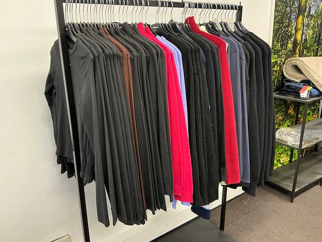 Partij diverse tommy jeans/calvin klein dames truien (51x) - afbeelding 1 van  31
