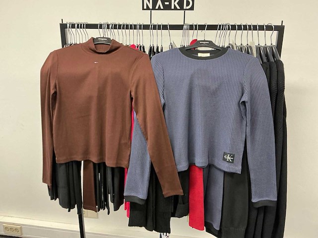 Partij diverse tommy jeans/calvin klein dames truien (51x) - afbeelding 29 van  31