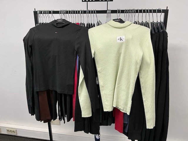Partij diverse tommy jeans/calvin klein dames truien (51x) - afbeelding 31 van  31