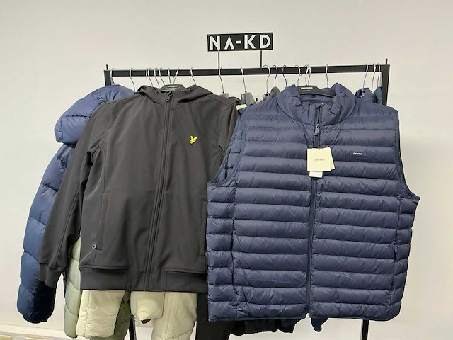 Partij diverse tommyjeans/calvinklein/lyle&scott/purepath heren jassen/bodywarmers (21x) - afbeelding 3 van  26