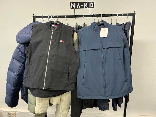 Partij diverse tommyjeans/calvinklein/lyle&scott/purepath heren jassen/bodywarmers (21x) - afbeelding 5 van  26