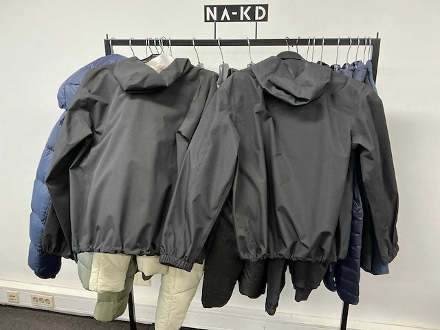 Partij diverse tommyjeans/calvinklein/lyle&scott/purepath heren jassen/bodywarmers (21x) - afbeelding 25 van  26