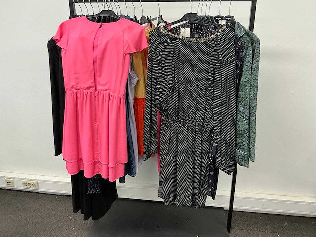 Partij diverse tommyjeans/hugoboss/calvinkleinjeans/armaniexchange/scotch&soda dames jurken (21x) - afbeelding 3 van  24