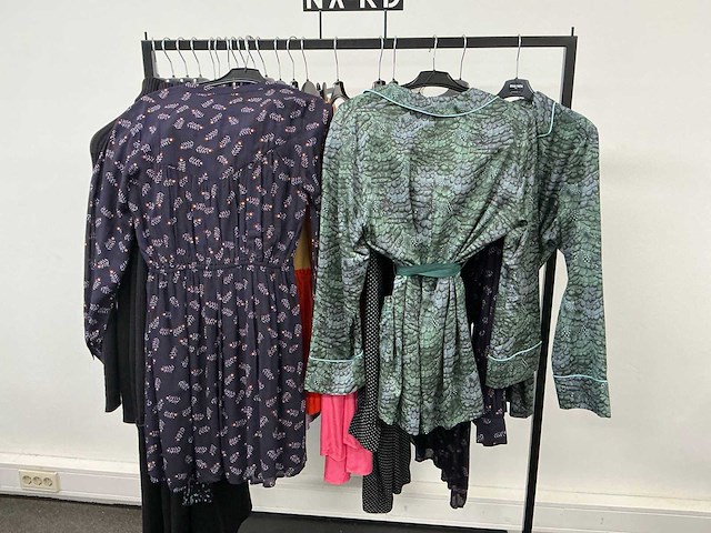 Partij diverse tommyjeans/hugoboss/calvinkleinjeans/armaniexchange/scotch&soda dames jurken (21x) - afbeelding 5 van  24
