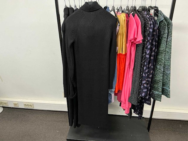 Partij diverse tommyjeans/hugoboss/calvinkleinjeans/armaniexchange/scotch&soda dames jurken (21x) - afbeelding 19 van  24