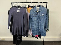 Partij diverse tommyjeans/hugoboss/calvinkleinjeans/armaniexchange/scotch&soda dames jurken (21x) - afbeelding 22 van  24