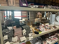 Partij diverse travel jewelry cases/spaanse waaiers/plak tattoos/zeepbakjes/sieraden/etc (2973x)
