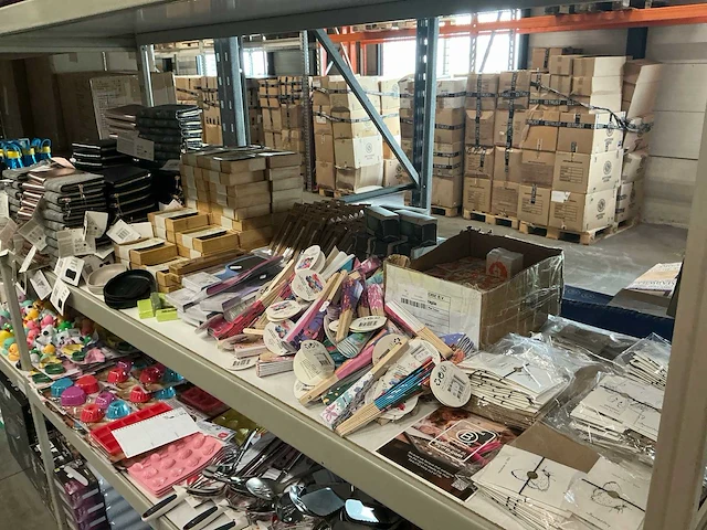 Partij diverse travel jewelry cases/spaanse waaiers/plak tattoos/zeepbakjes/sieraden/etc (2973x) - afbeelding 4 van  11