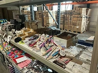 Partij diverse travel jewelry cases/spaanse waaiers/plak tattoos/zeepbakjes/sieraden/etc (2973x) - afbeelding 4 van  11