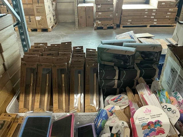 Partij diverse travel jewelry cases/spaanse waaiers/plak tattoos/zeepbakjes/sieraden/etc (2973x) - afbeelding 8 van  11