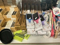 Partij diverse travel jewelry cases/spaanse waaiers/plak tattoos/zeepbakjes/sieraden/etc (2973x) - afbeelding 9 van  11