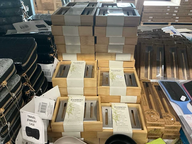 Partij diverse travel jewelry cases/spaanse waaiers/plak tattoos/zeepbakjes/sieraden/etc (2973x) - afbeelding 11 van  11