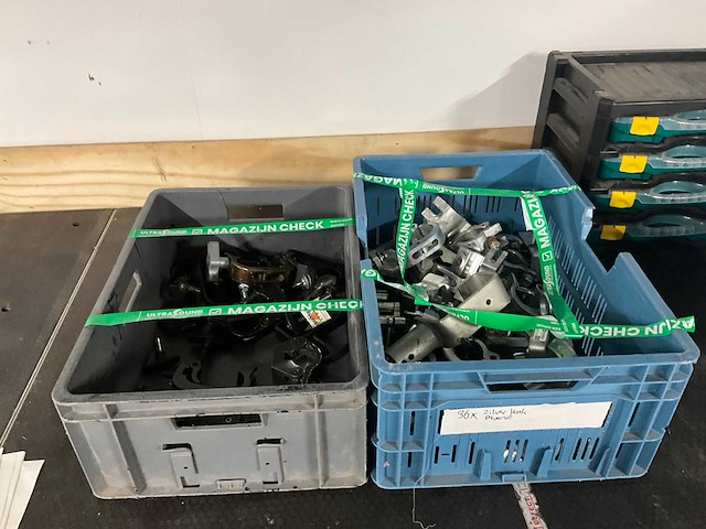 Partij diverse truss haken - afbeelding 1 van  6