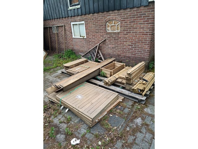 Partij diverse tuinhout producten en tuinhout - afbeelding 1 van  11