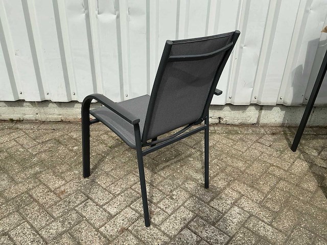 Partij diverse tuinstoelen - afbeelding 1 van  6