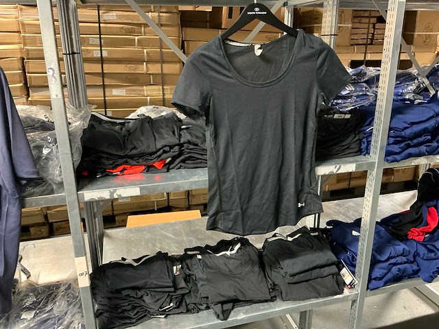 Partij diverse under armour dames t-shirts (113x) - afbeelding 1 van  9