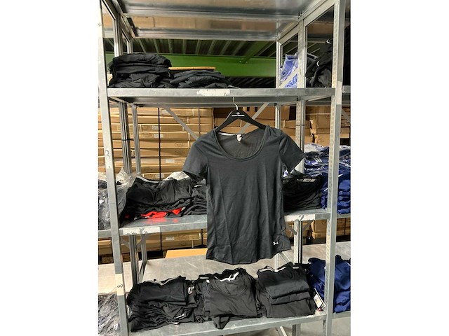 Partij diverse under armour dames t-shirts (113x) - afbeelding 3 van  9
