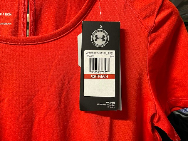 Partij diverse under armour dames t-shirts (113x) - afbeelding 8 van  9