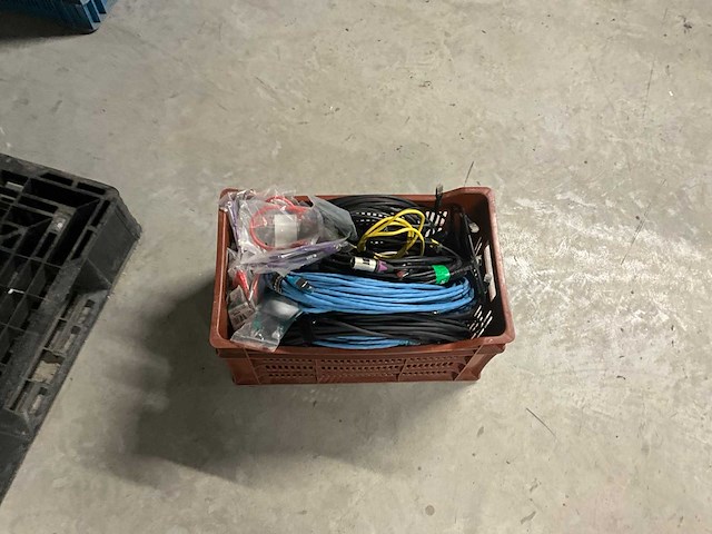 Partij diverse utp kabel - afbeelding 1 van  3