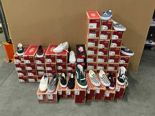 Partij diverse vans schoenen (63x) - afbeelding 1 van  11