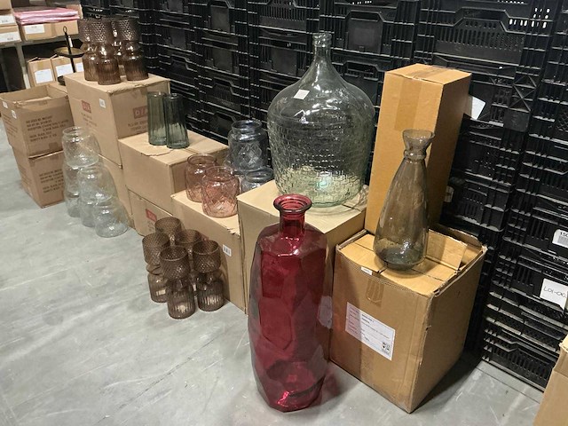 Partij diverse vazen (80x) - afbeelding 1 van  12