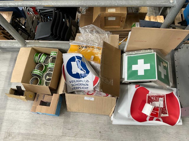 Partij diverse veiligheids-symbolen - afbeelding 1 van  4