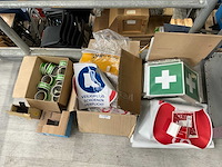 Partij diverse veiligheids-symbolen - afbeelding 1 van  4