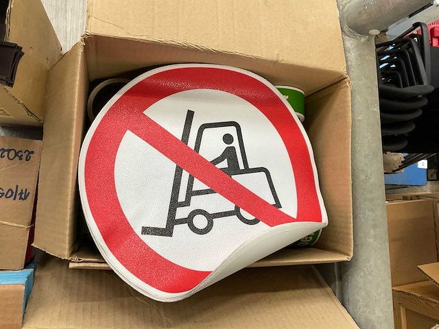 Partij diverse veiligheids-symbolen - afbeelding 2 van  4