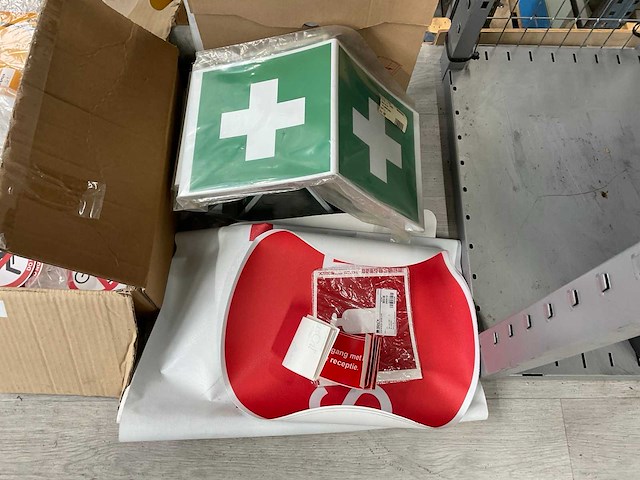 Partij diverse veiligheids-symbolen - afbeelding 4 van  4