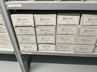 Partij diverse velectric motor protection switches/auxilairy contact (173x) - afbeelding 9 van  18