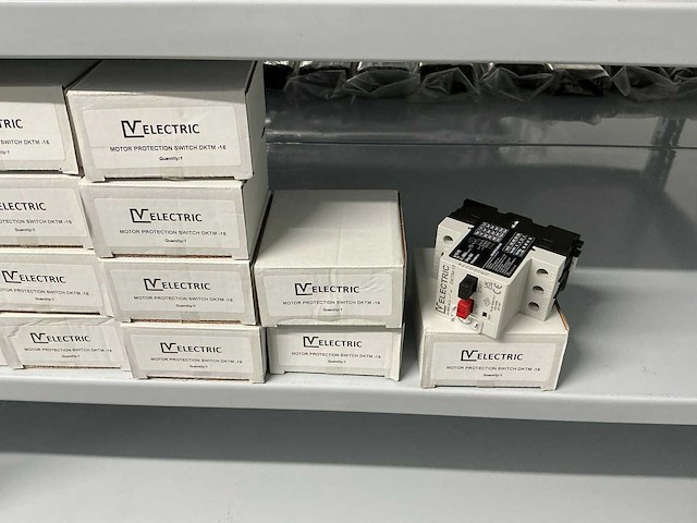 Partij diverse velectric motor protection switches/auxilairy contact (173x) - afbeelding 10 van  18