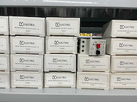 Partij diverse velectric motor protection switches/auxilairy contact (173x) - afbeelding 12 van  18