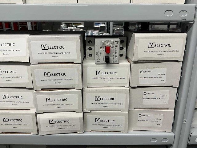 Partij diverse velectric motor protection switches/auxilairy contact (173x) - afbeelding 14 van  18