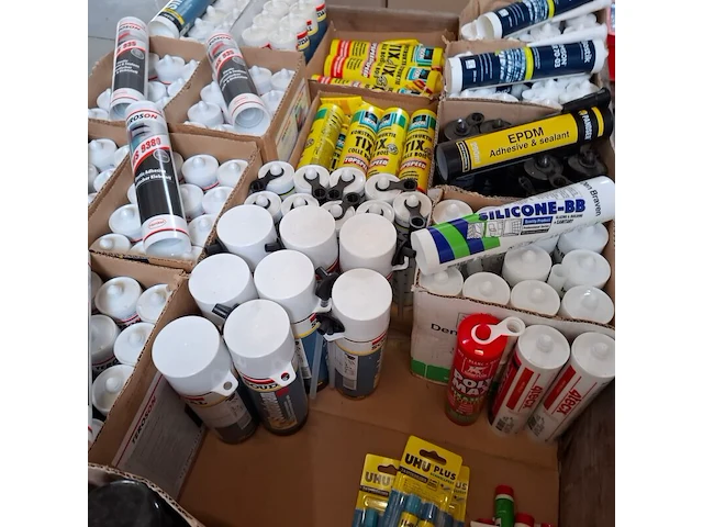 Partij diverse verfbenodigdheden - afbeelding 13 van  41