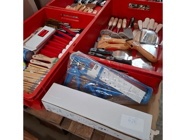 Partij diverse verfbenodigdheden - afbeelding 20 van  41