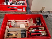 Partij diverse verfbenodigdheden - afbeelding 24 van  41