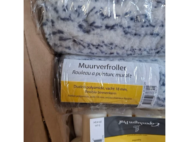 Partij diverse verfbenodigdheden - afbeelding 36 van  41