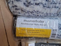Partij diverse verfbenodigdheden - afbeelding 36 van  41
