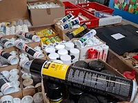 Partij diverse verfbenodigdheden - afbeelding 38 van  41