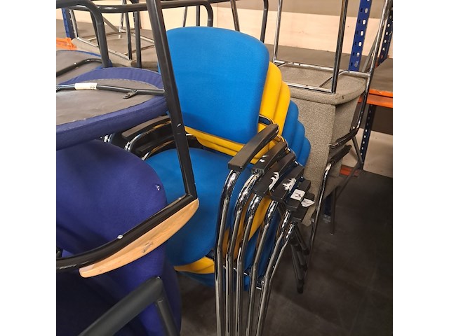 Partij diverse vergader - en kantinestoelen - afbeelding 4 van  19