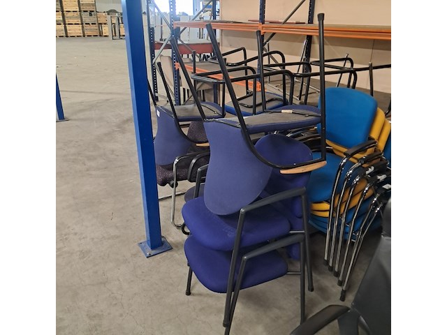 Partij diverse vergader - en kantinestoelen - afbeelding 6 van  19