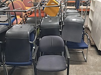 Partij diverse vergader - en kantinestoelen - afbeelding 16 van  19