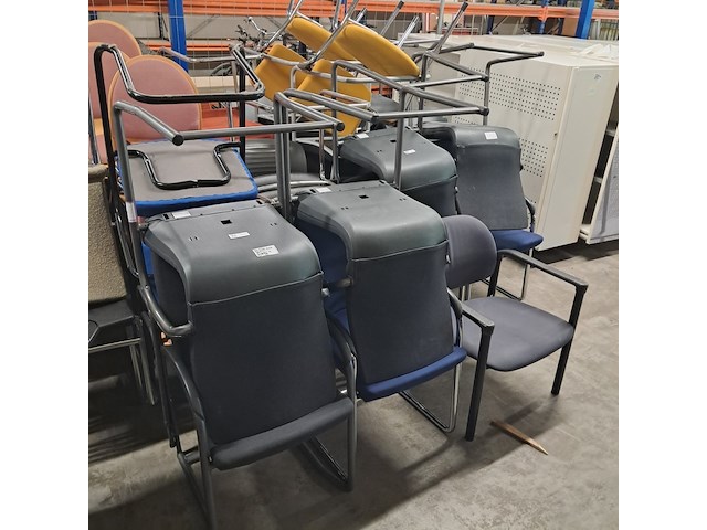 Partij diverse vergader - en kantinestoelen - afbeelding 19 van  19
